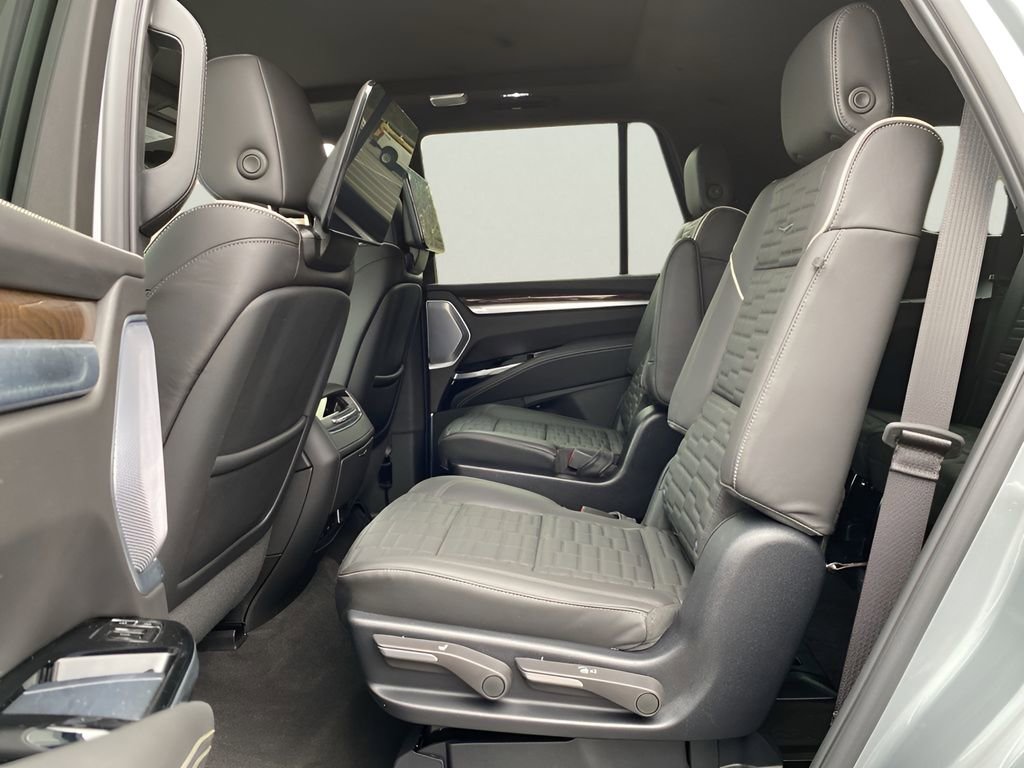 Used 2025 Cadillac Escalade Sport Platinum w/ LPO, ONYX Package image 18