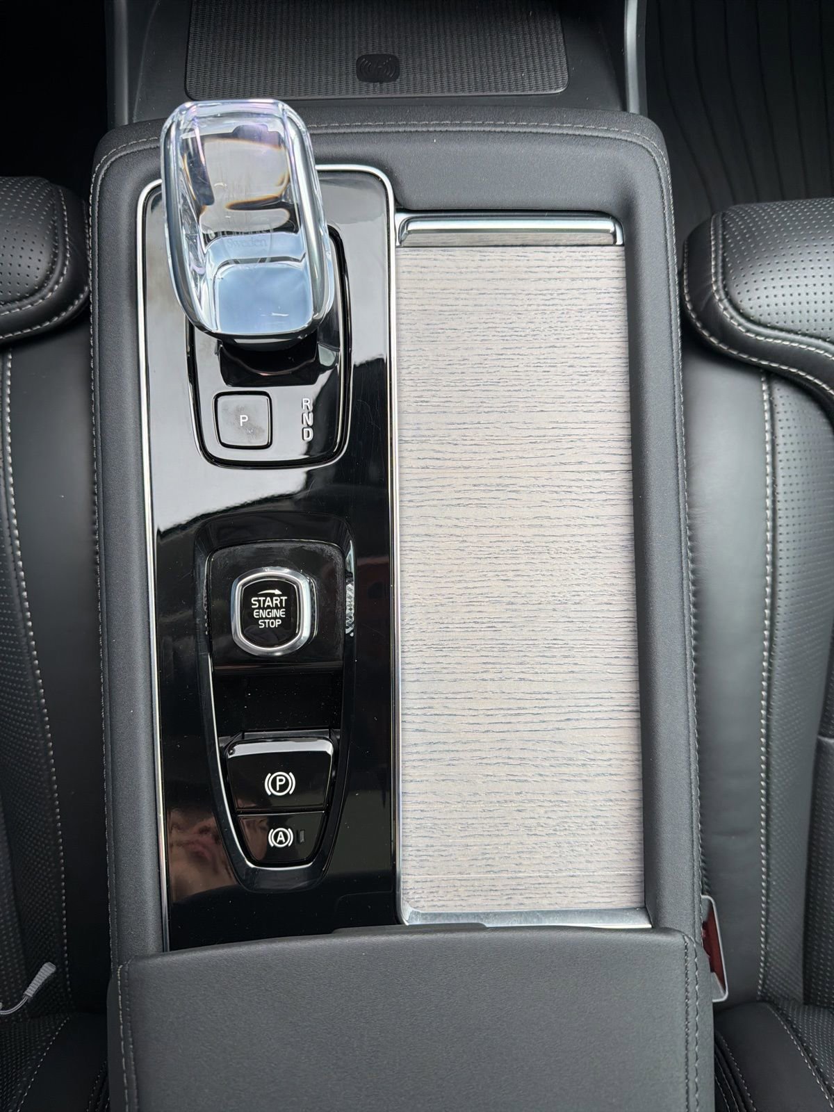 Used 2025 Volvo XC90 T8 Ultra w/ Protection Package Premier image 43