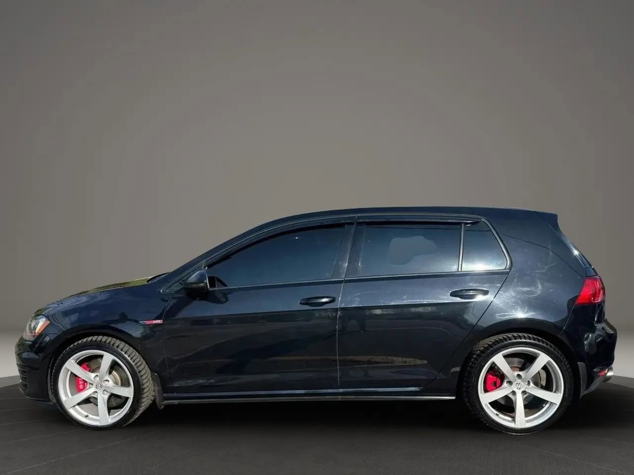 Used 2017 Volkswagen GTI SE FWD image 2