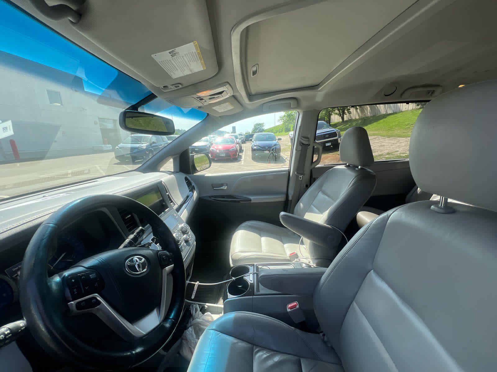 Used 2015 Toyota Sienna XLE FWD image 6