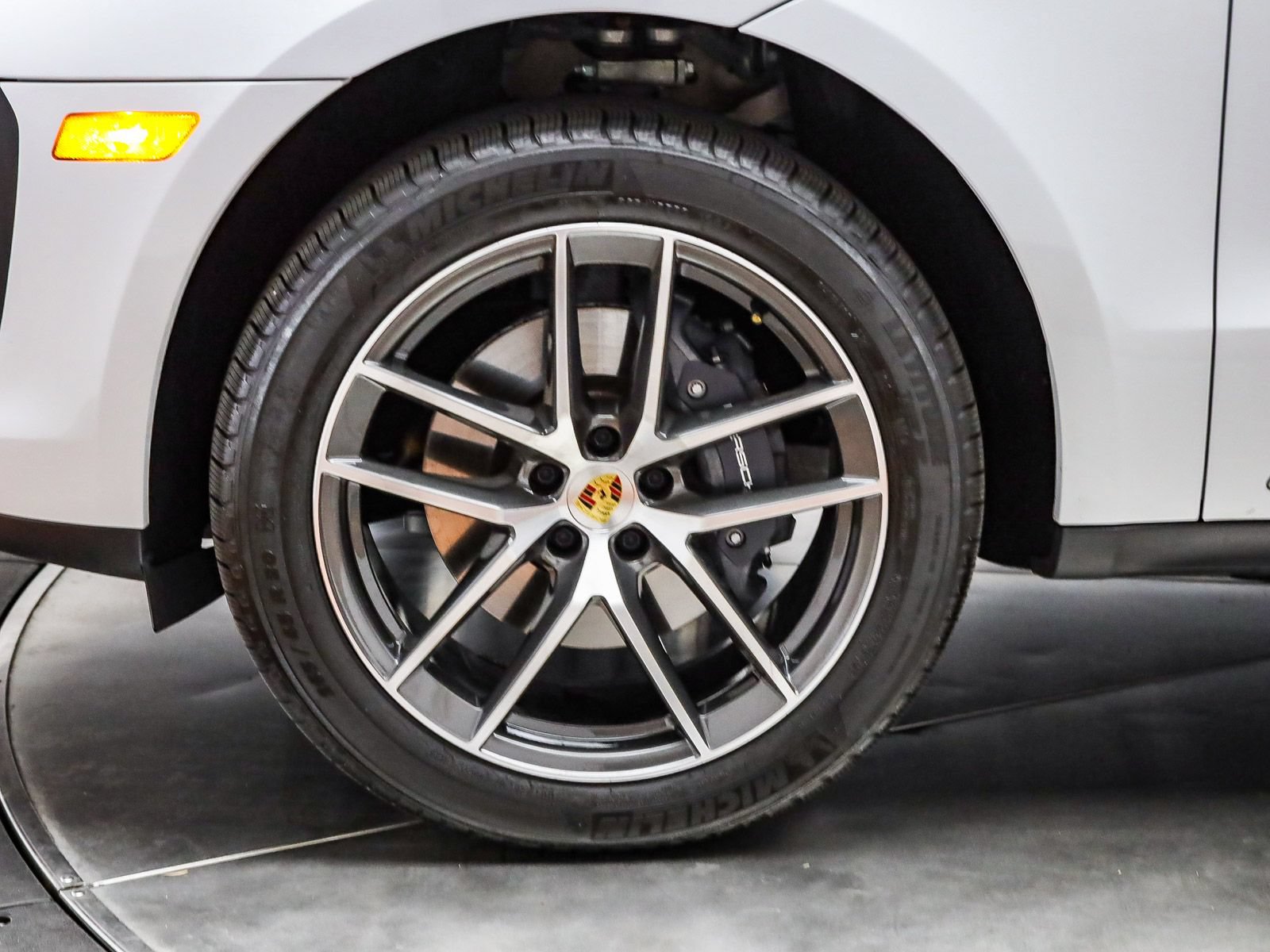 Certified 2026 Porsche Macan AWD/4WD image 10