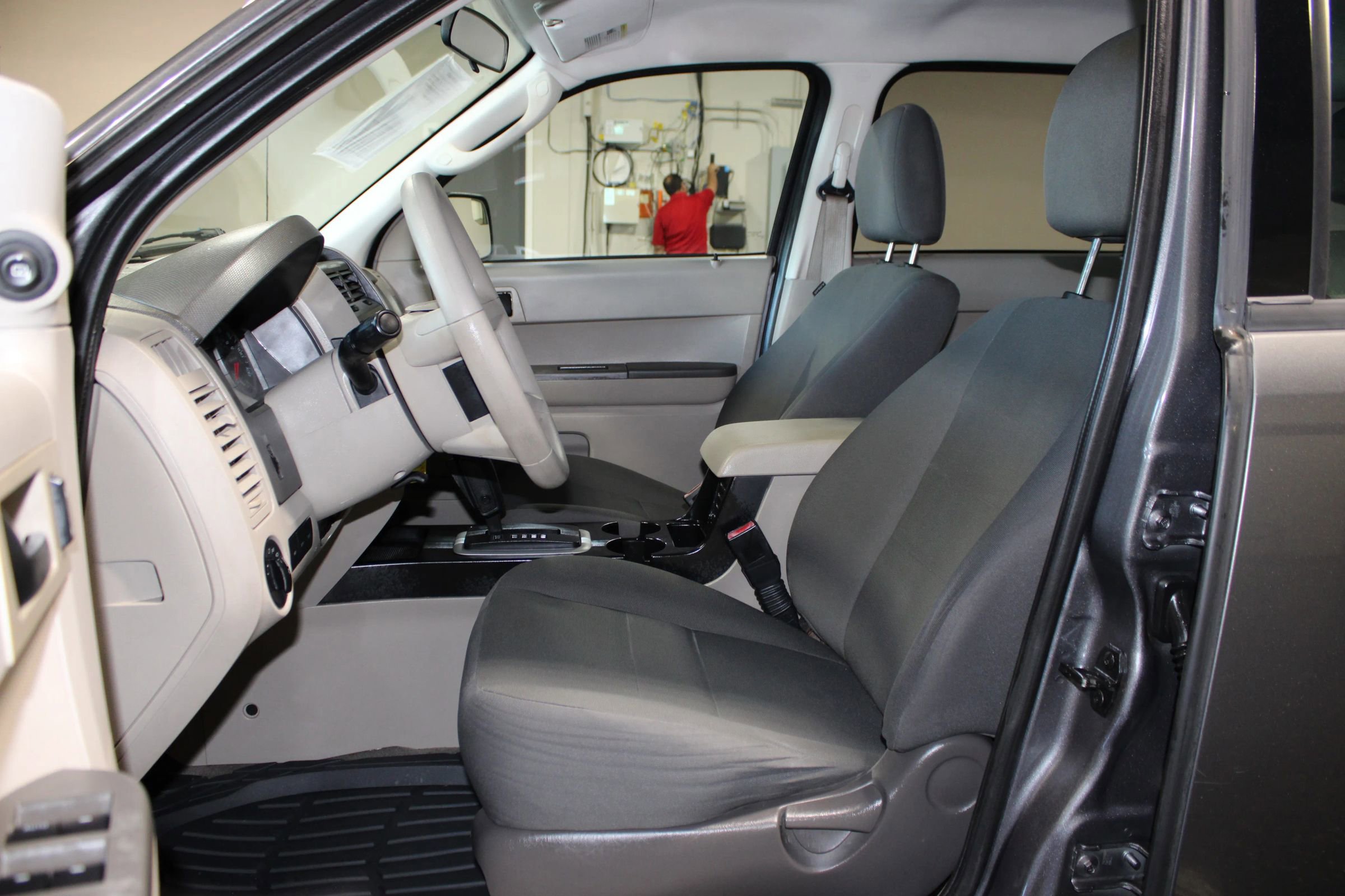 Used 2011 Ford Escape XLS w/ 101A Rapid Spec Order Code FWD image 8