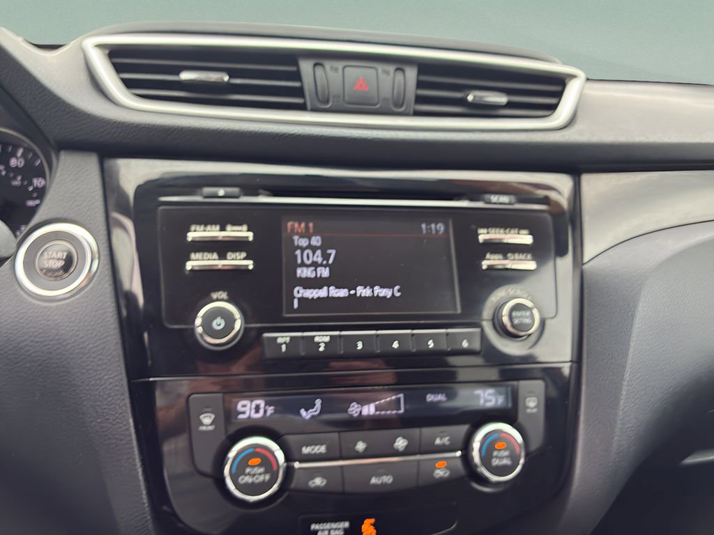 Used 2016 Nissan Rogue SV image 15