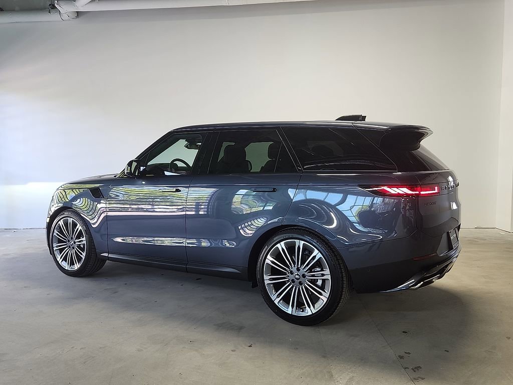 Used 2025 Land Rover Range Rover Sport SE AWD/4WD image 3