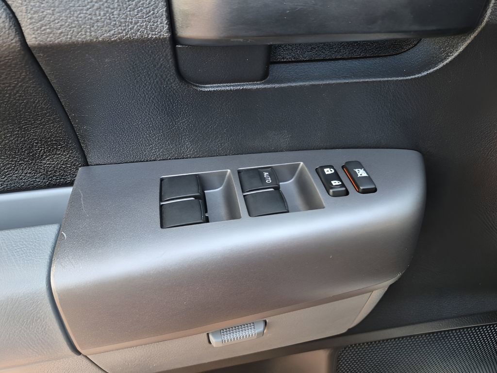 Used 2013 Toyota Tundra 4x4 CrewMax w/ Tow Pkg image 28