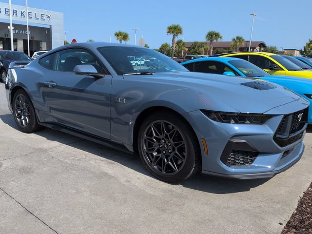 Used 2025 Ford Mustang GT Premium w/ GT Performance Package RWD image 2