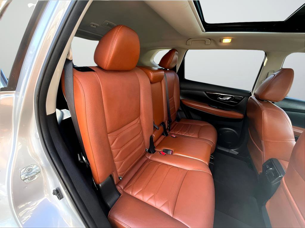 Used 2018 Nissan Rogue SL w/ Premium Package image 18