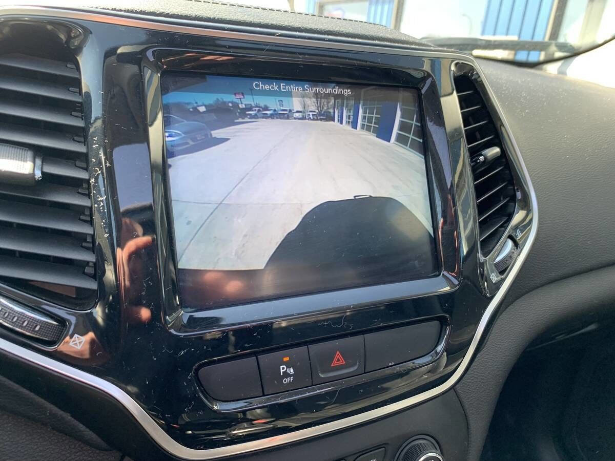 Used 2019 Jeep Cherokee Limited image 15