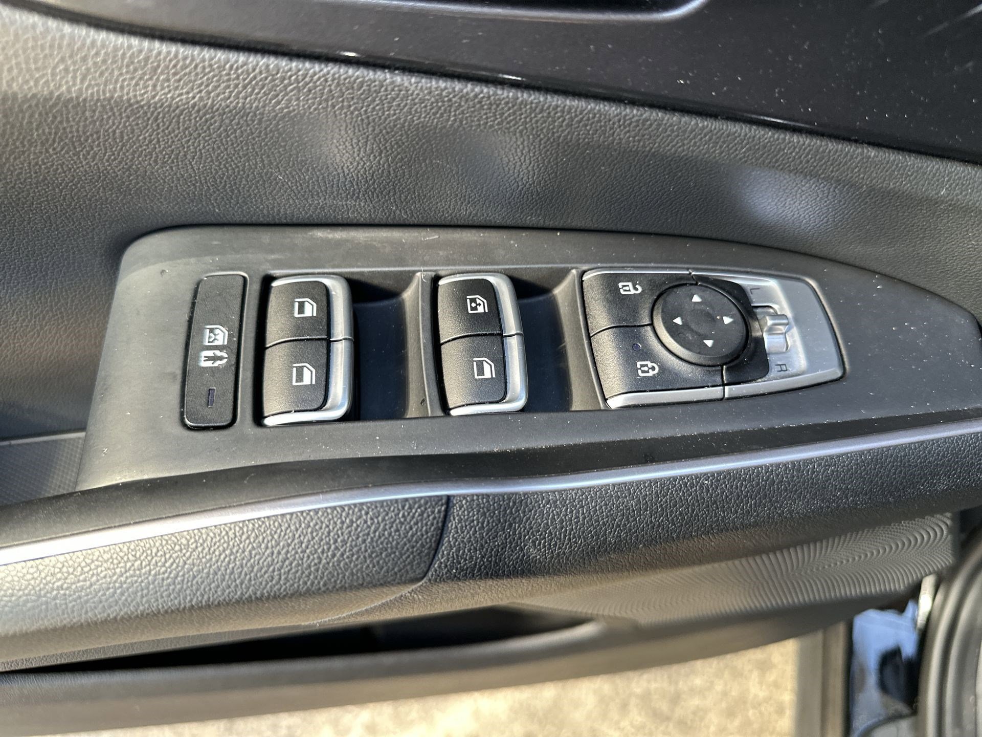 Used 2023 Kia Sorento LX image 15