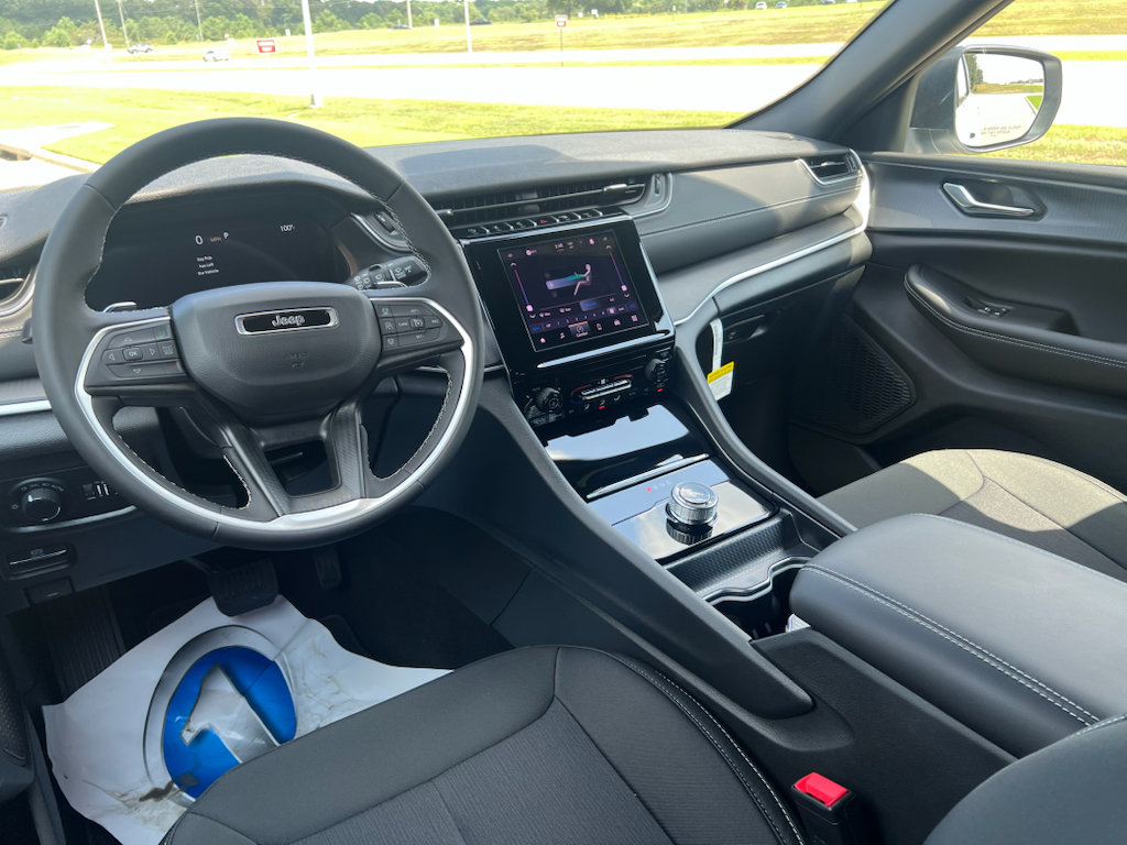 New 2026 Jeep Grand Cherokee 2WD image 16