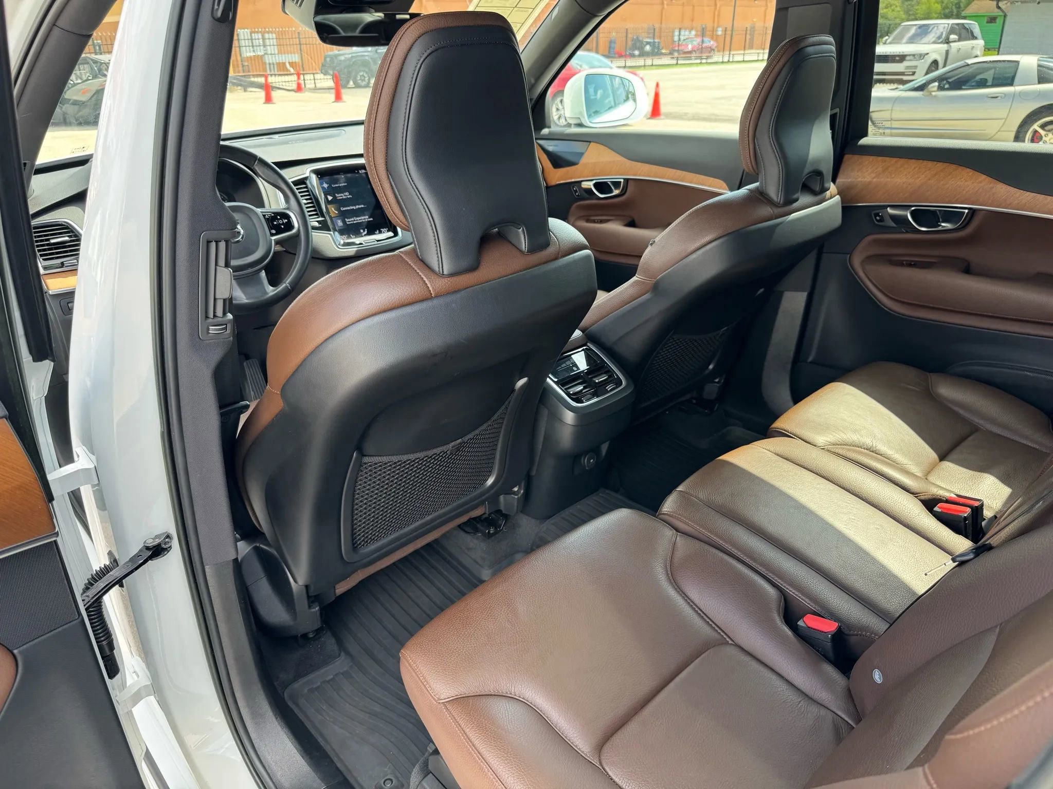 Used 2022 Volvo XC90 T6 Momentum w/ Advanced Package image 30