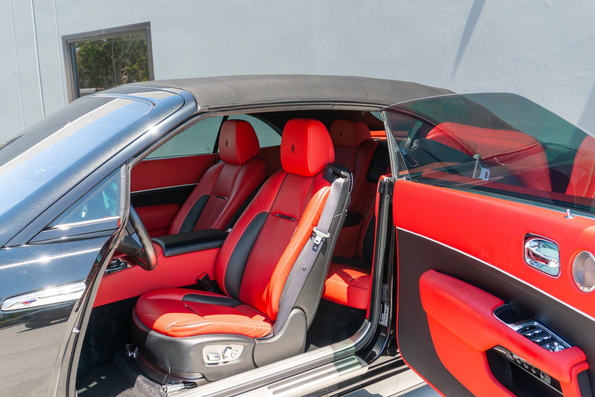 Used 2019 Rolls-Royce Dawn RWD image 61
