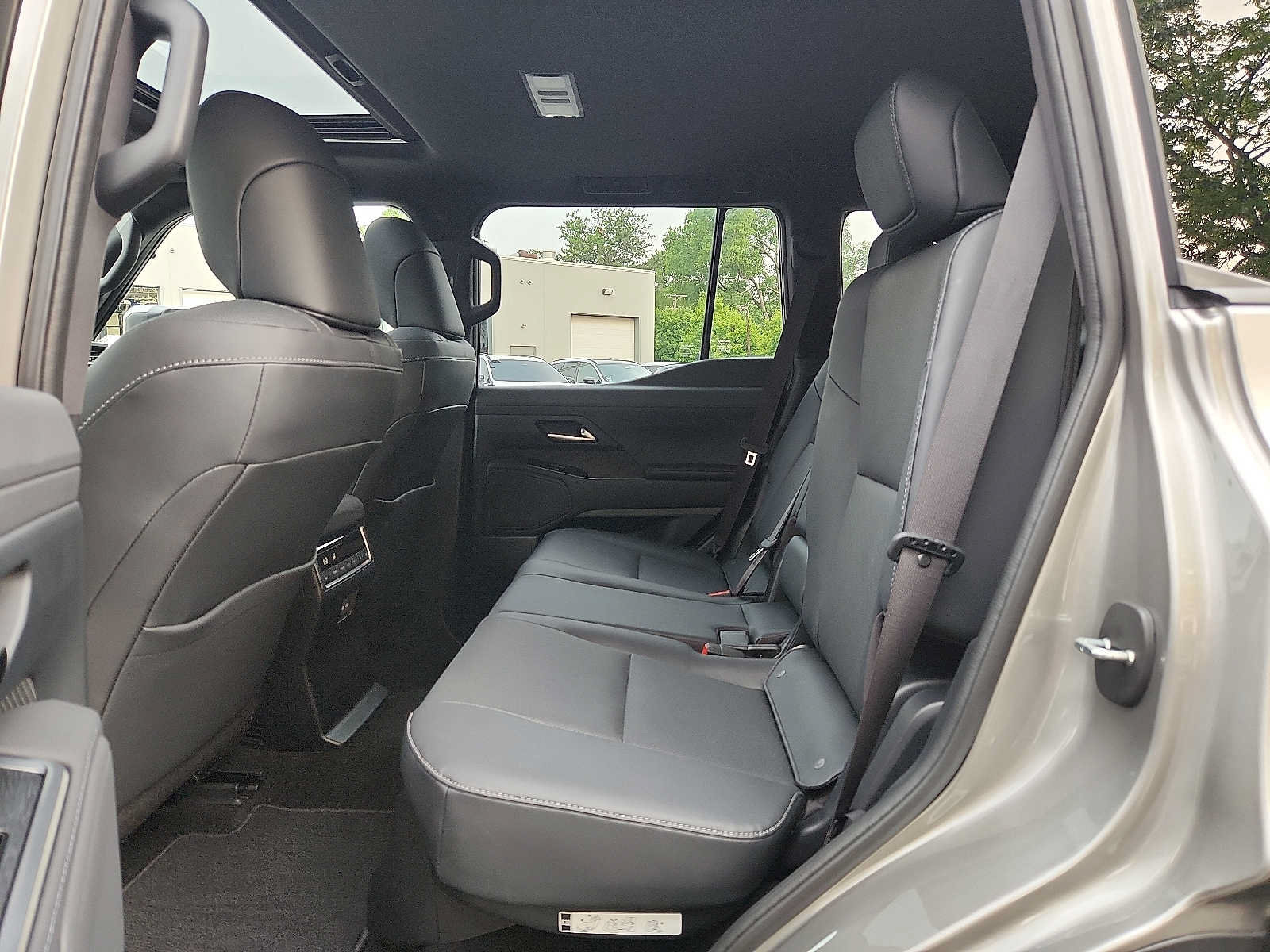 Used 2024 Lexus GX 550 w/ Accessory Package (Z1) AWD/4WD image 10