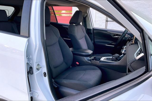Used 2019 Toyota RAV4 XLE w/ Convenience Package FWD image 7