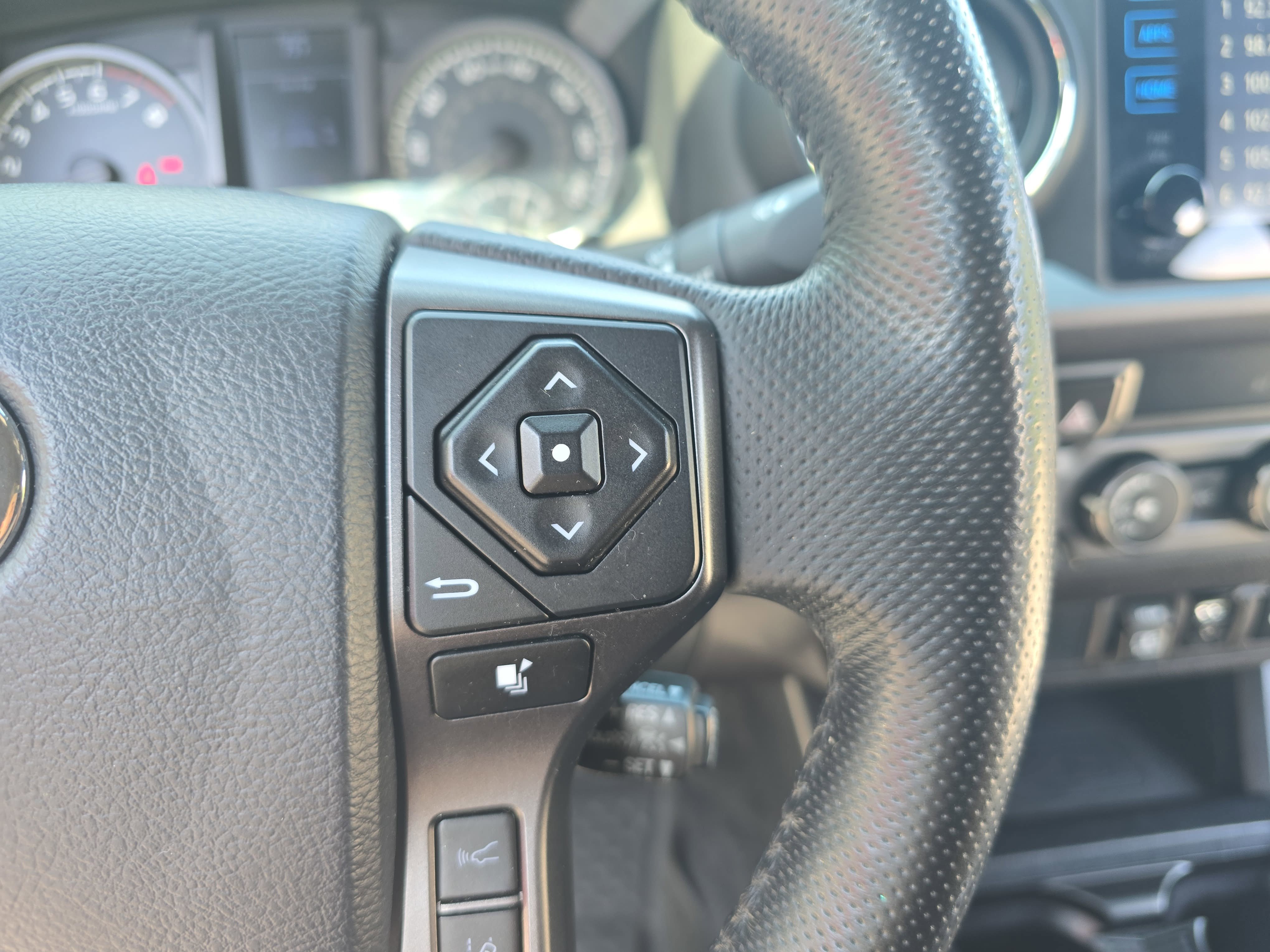 Used 2019 Toyota Tacoma TRD Sport AWD/4WD image 17