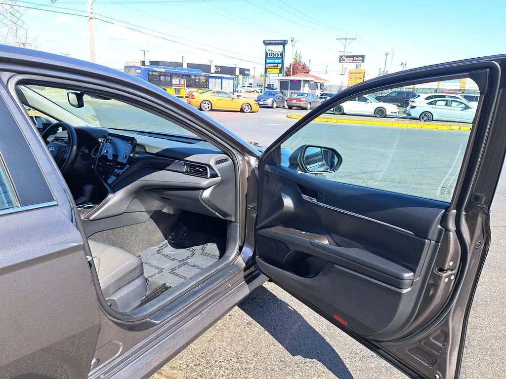 Used 2022 Toyota Camry LE w/ Convenience Package FWD image 16