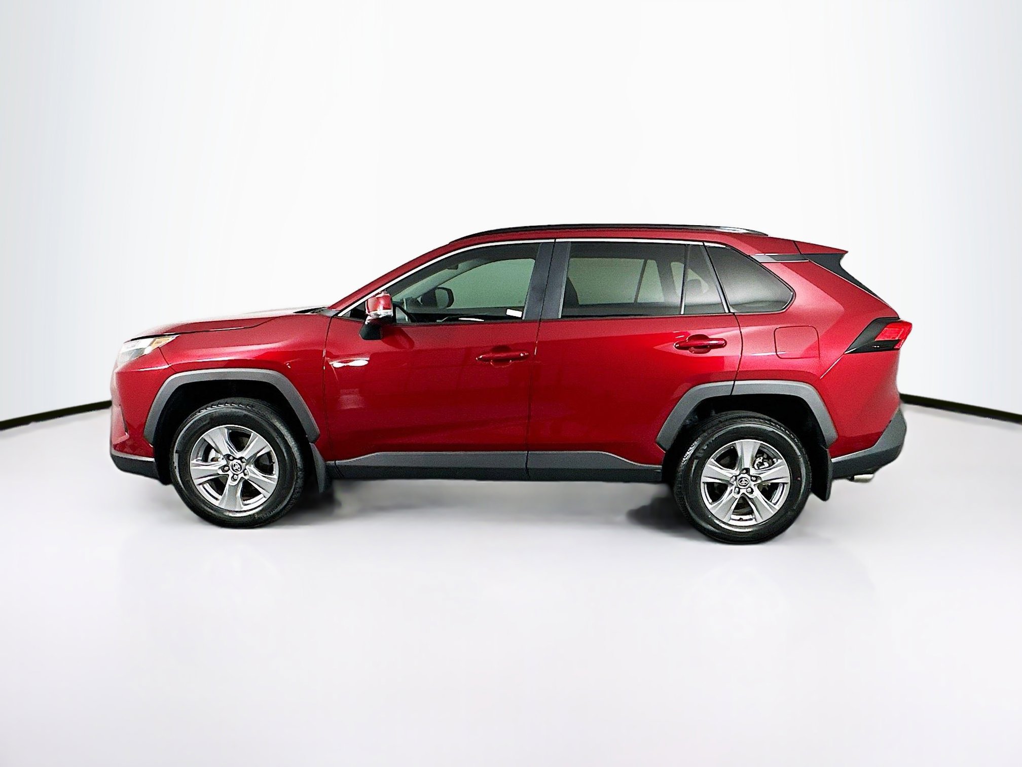 Used 2025 Toyota RAV4 XLE w/ Convenience Package FWD image 4