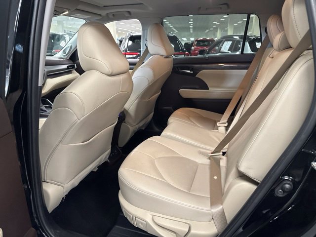 Used 2020 Toyota Highlander Limited AWD/4WD image 18