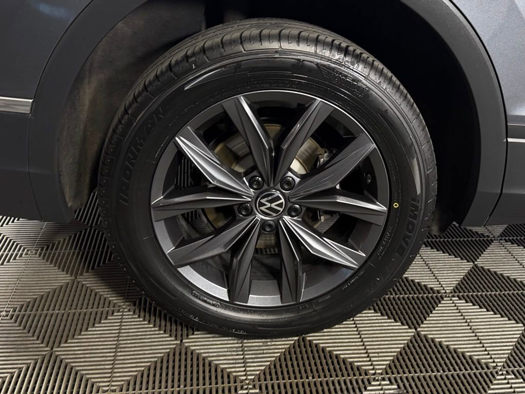 Used 2022 Volkswagen Tiguan SE image 13