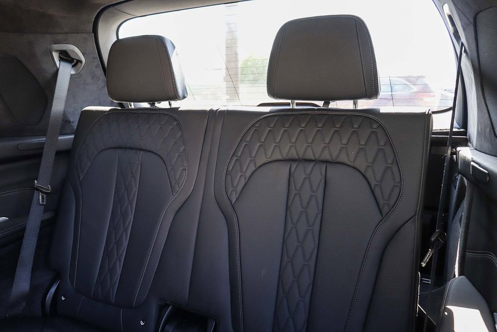 Used 2024 BMW X7 M60i image 20