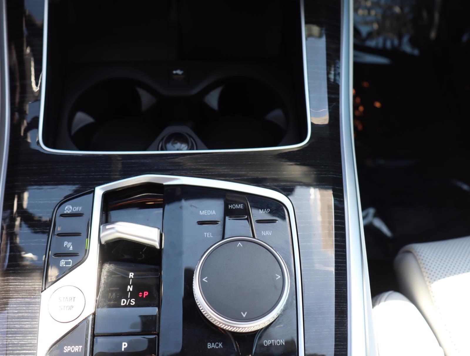 Used 2025 BMW X5 xDrive50e w/ M Sport Package image 28