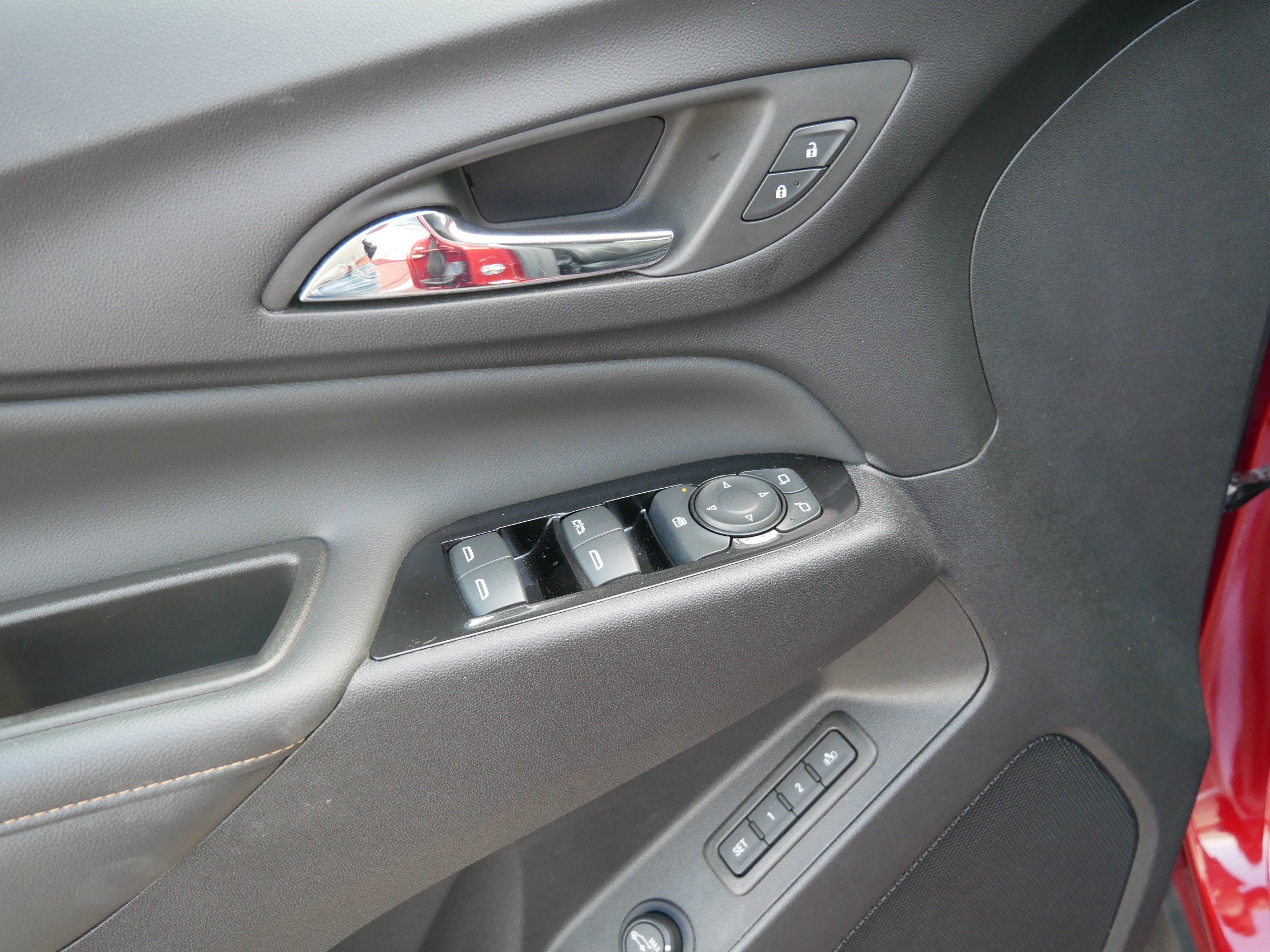 Used 2023 Chevrolet Equinox Premier AWD/4WD image 19