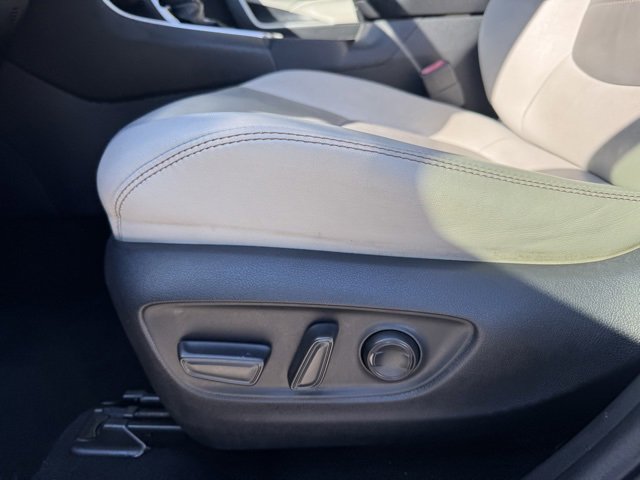 Used 2020 Toyota RAV4 XLE Premium image 21