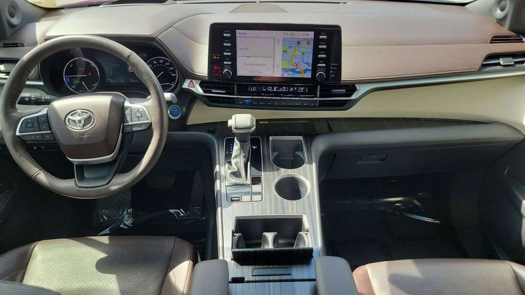 Used 2023 Toyota Sienna Platinum FWD image 11