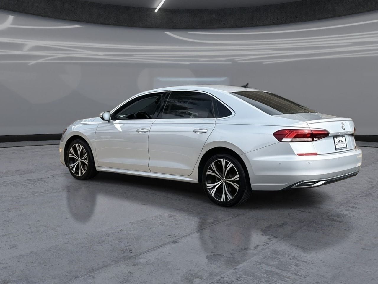Used 2020 Volkswagen Passat 2.0T SEL FWD image 4