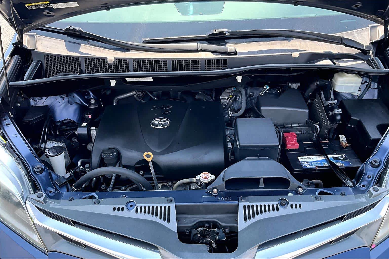 Used 2019 Toyota Sienna Limited Premium w/ Carpet Mat Package AWD/4WD image 32