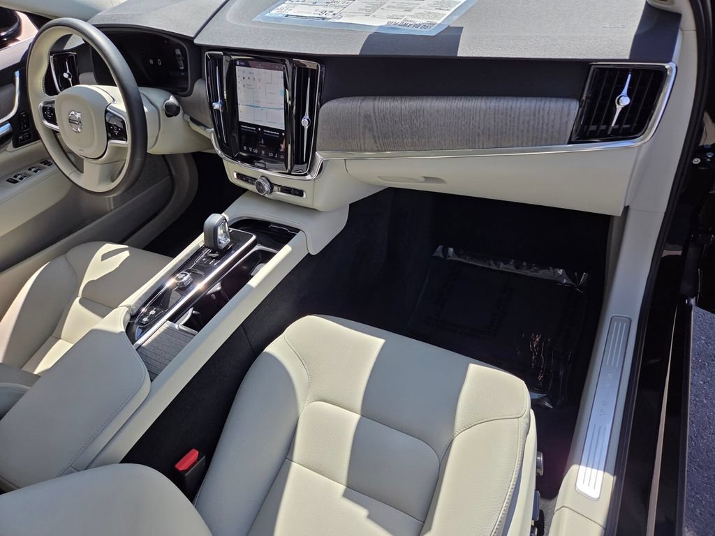 Used 2023 Volvo S90 B6 Plus AWD/4WD image 22