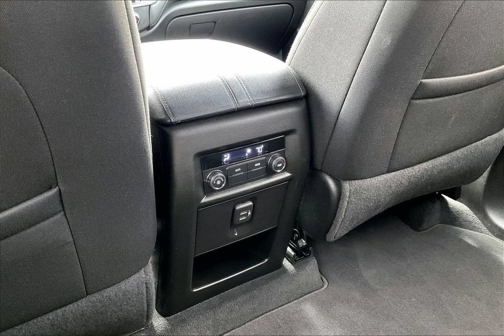 Used 2023 Chevrolet Traverse LT FWD image 35