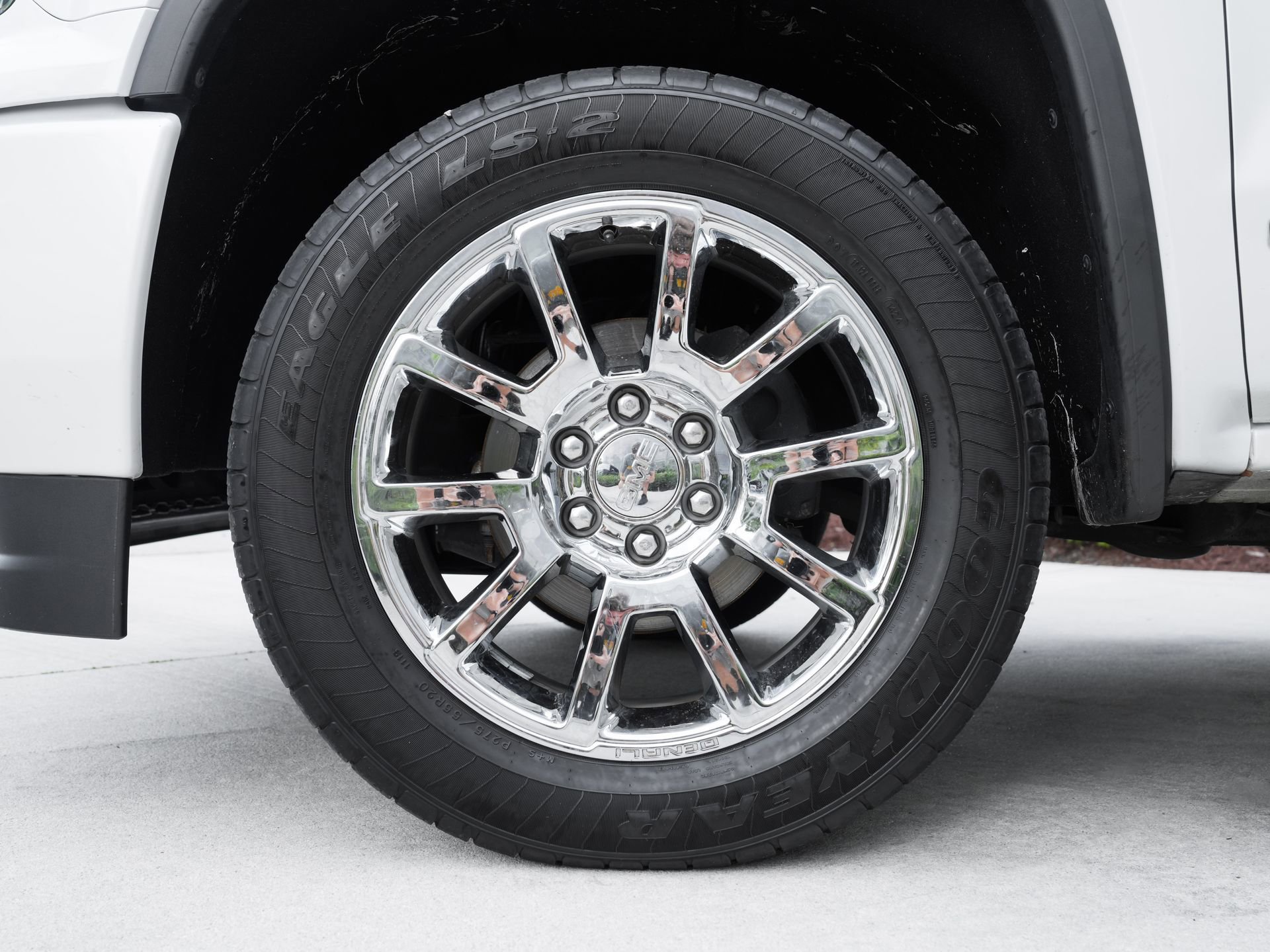 Used 2016 GMC Sierra 1500 Denali w/ Enhanced Driver Alert Package AWD/4WD image 32