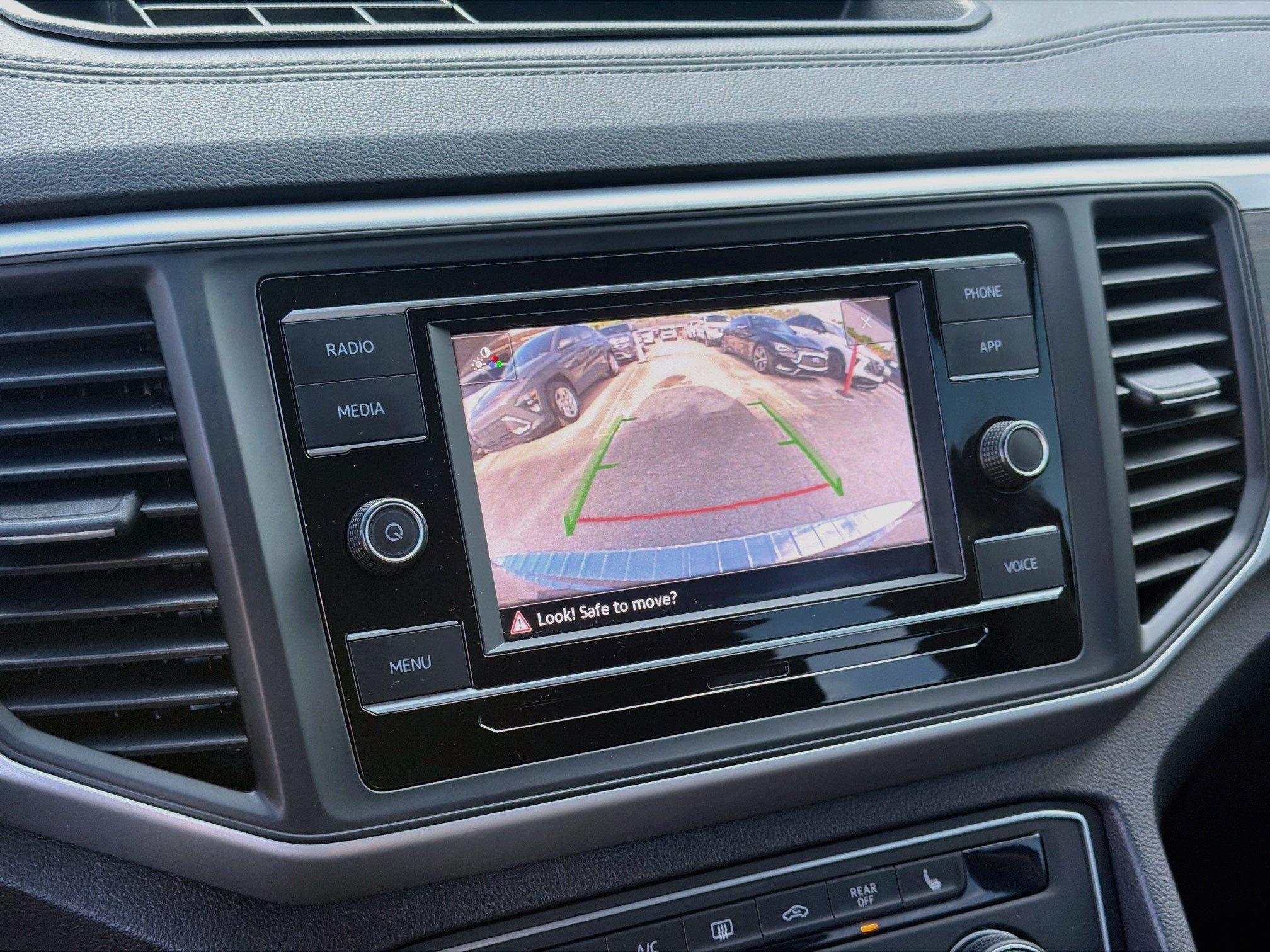 Used 2022 Volkswagen Atlas SE FWD image 13
