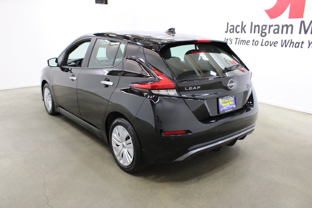 Used 2025 Nissan Leaf S FWD image 3