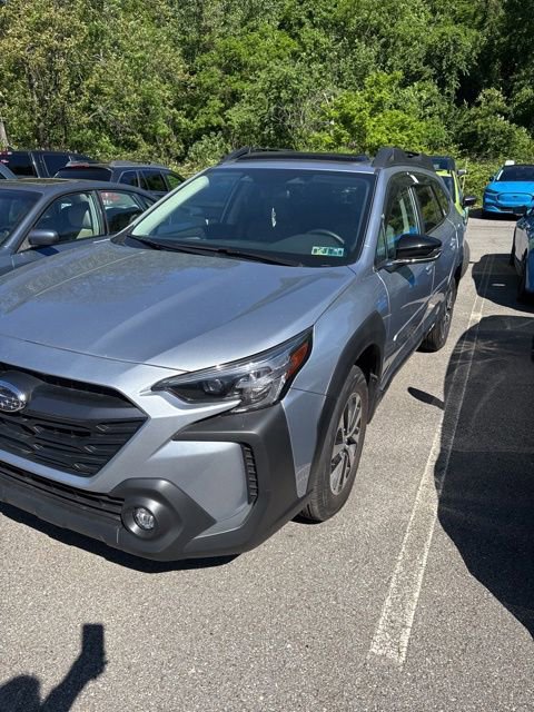 Certified 2025 Subaru Outback Premium AWD/4WD image 2