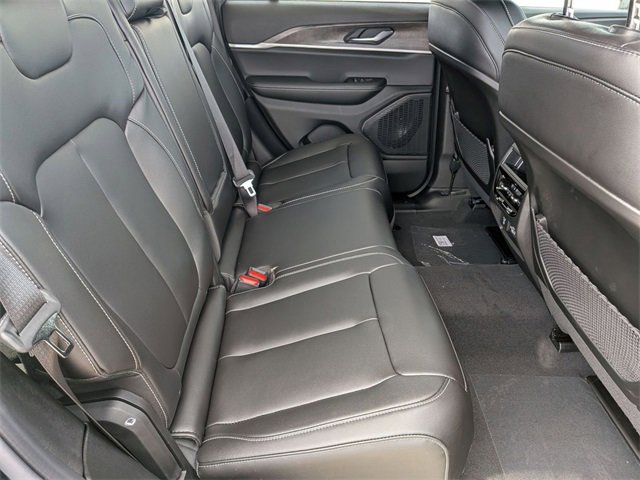 New 2025 Jeep Grand Cherokee Limited w/ Black Appearance Package image 29