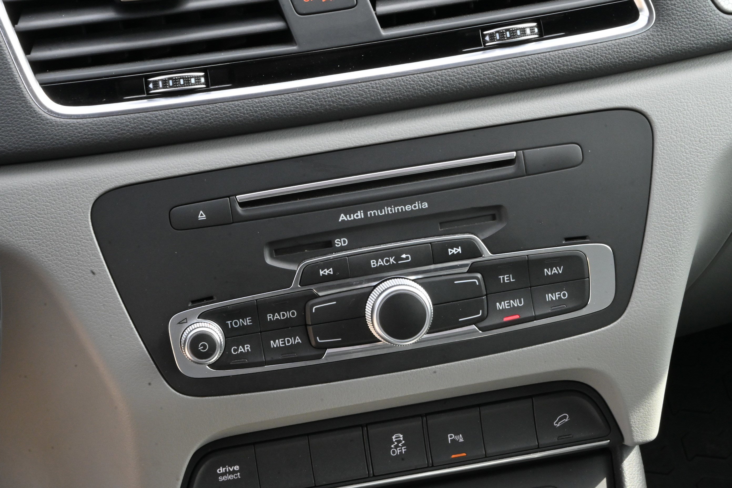 Used 2018 Audi Q3 2.0T Premium w/ Convenience Package image 19