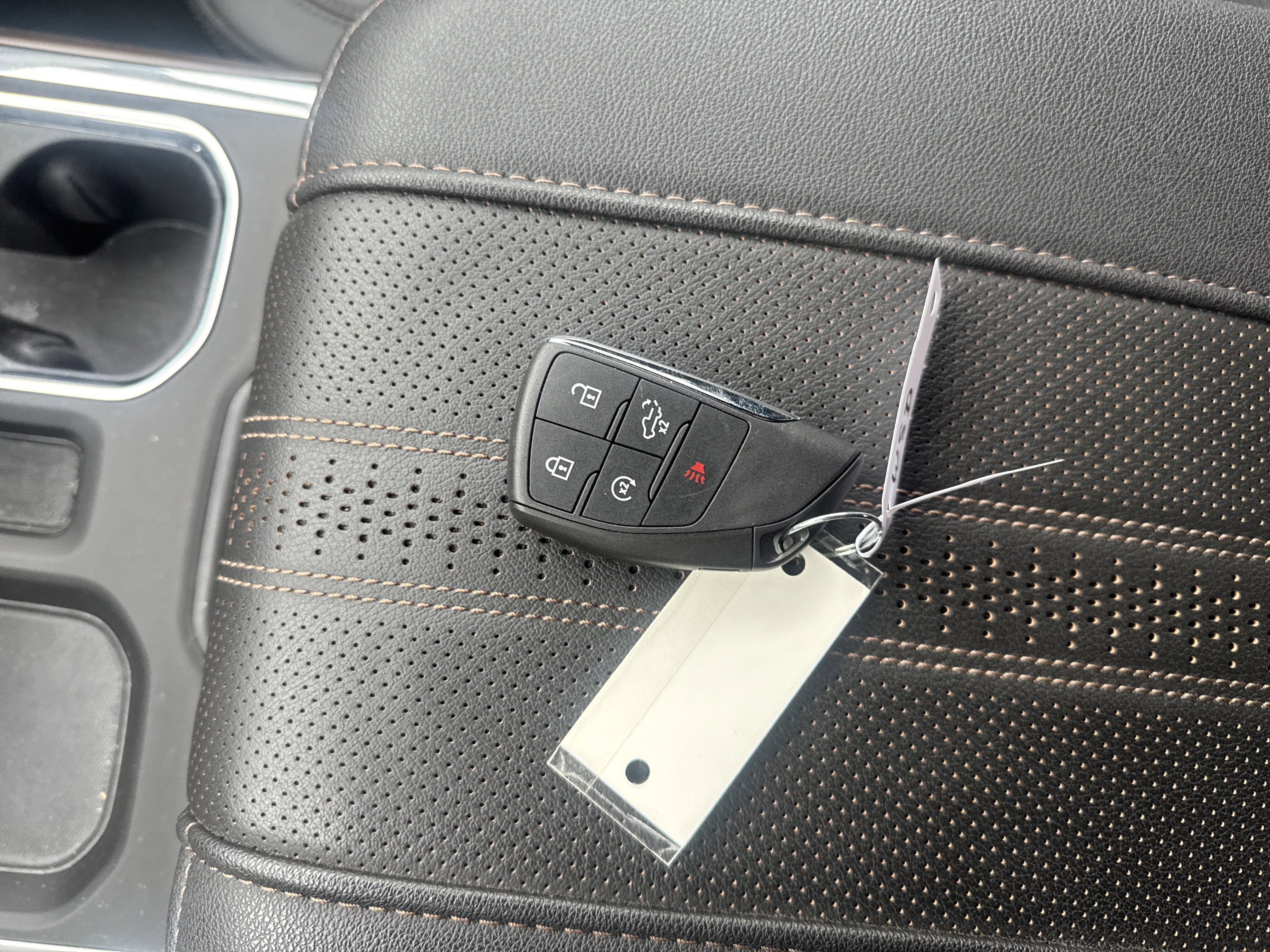 Used 2025 Chevrolet Silverado 1500 High Country w/ Technology Package AWD/4WD image 29