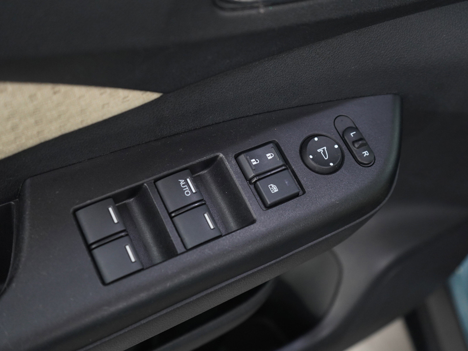 Used 2015 Honda CR-V EX image 16