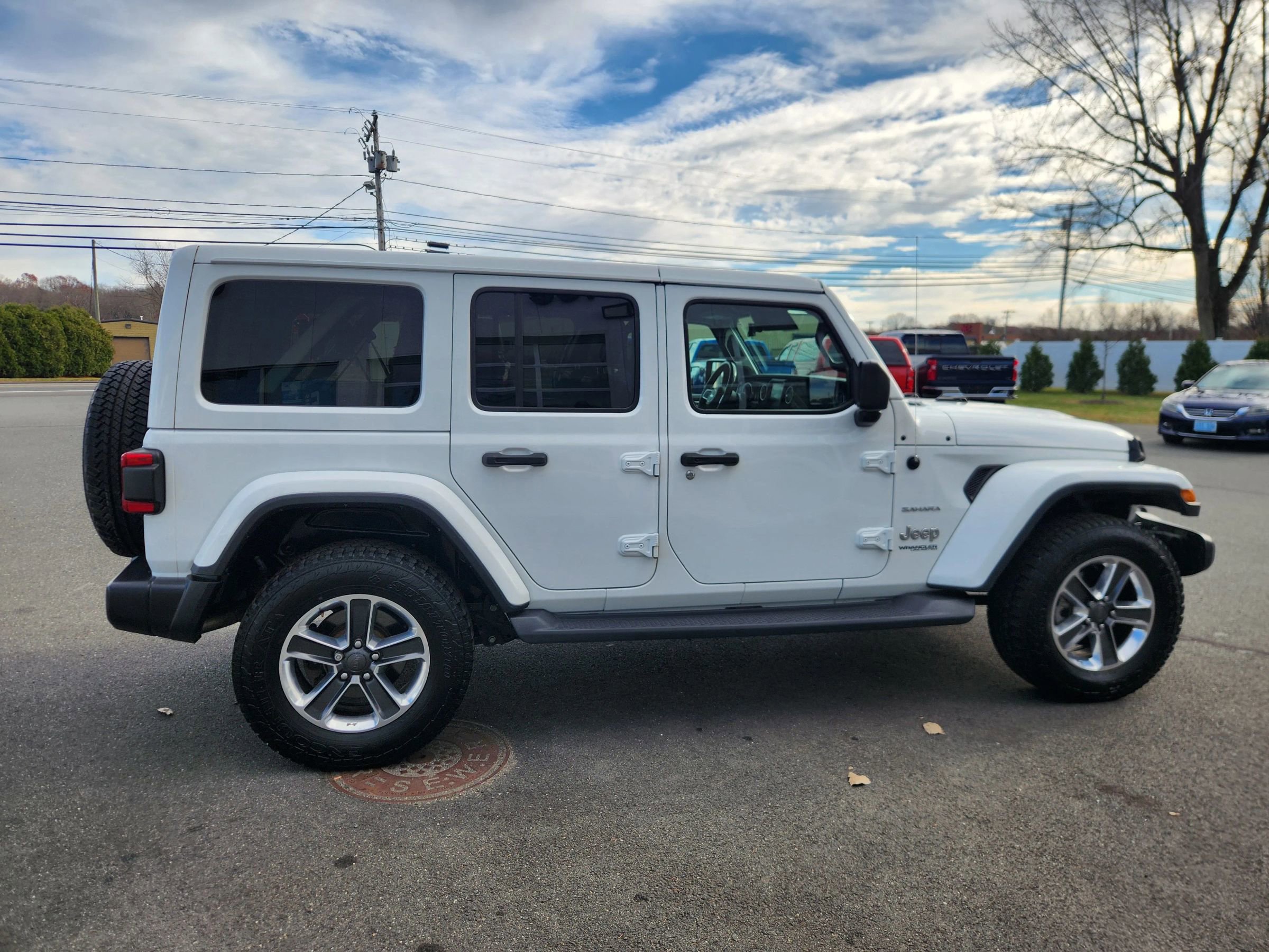 Used 2019 Jeep Wrangler Unlimited Sahara w/ Dual Top Group image 15
