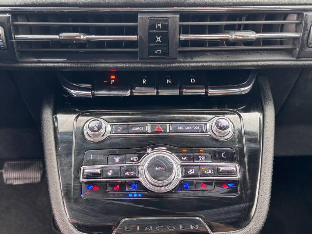 Used 2020 Lincoln Corsair AWD w/ Premium Package image 14