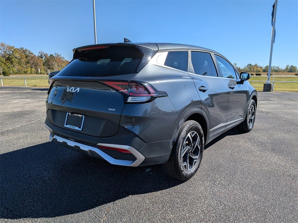 Used 2024 Kia Sportage LX image 4