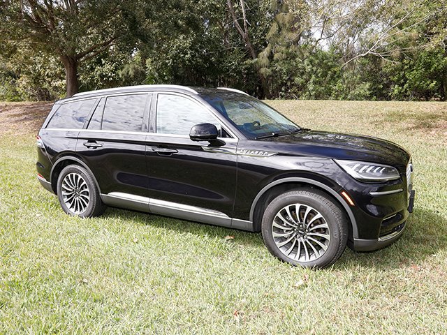 Used 2024 Lincoln Aviator Reserve AWD/4WD image 2