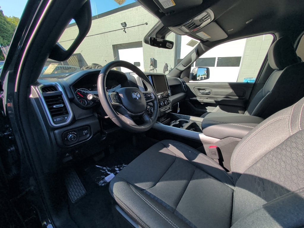 New 2026 RAM 1500 Express AWD/4WD image 12