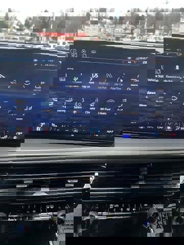 Used 2025 Chevrolet Traverse LT image 8