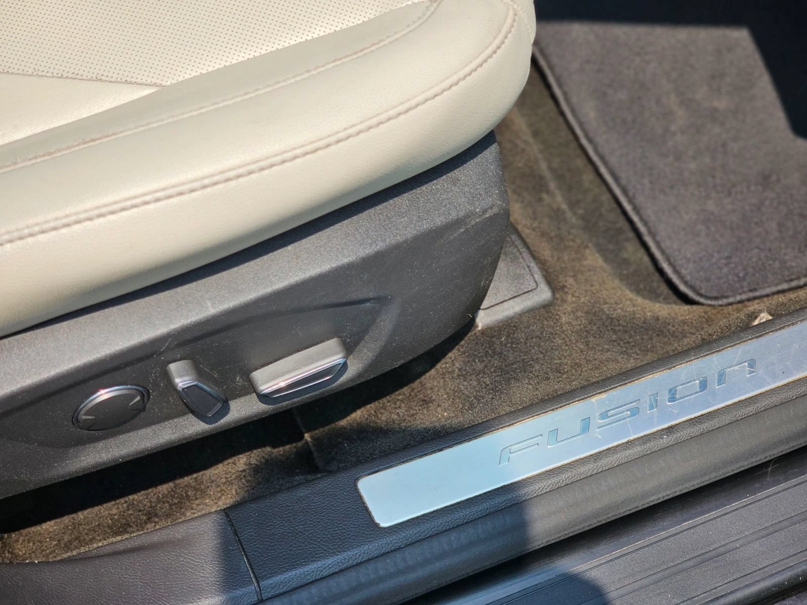 Used 2016 Ford Fusion Titanium FWD image 17
