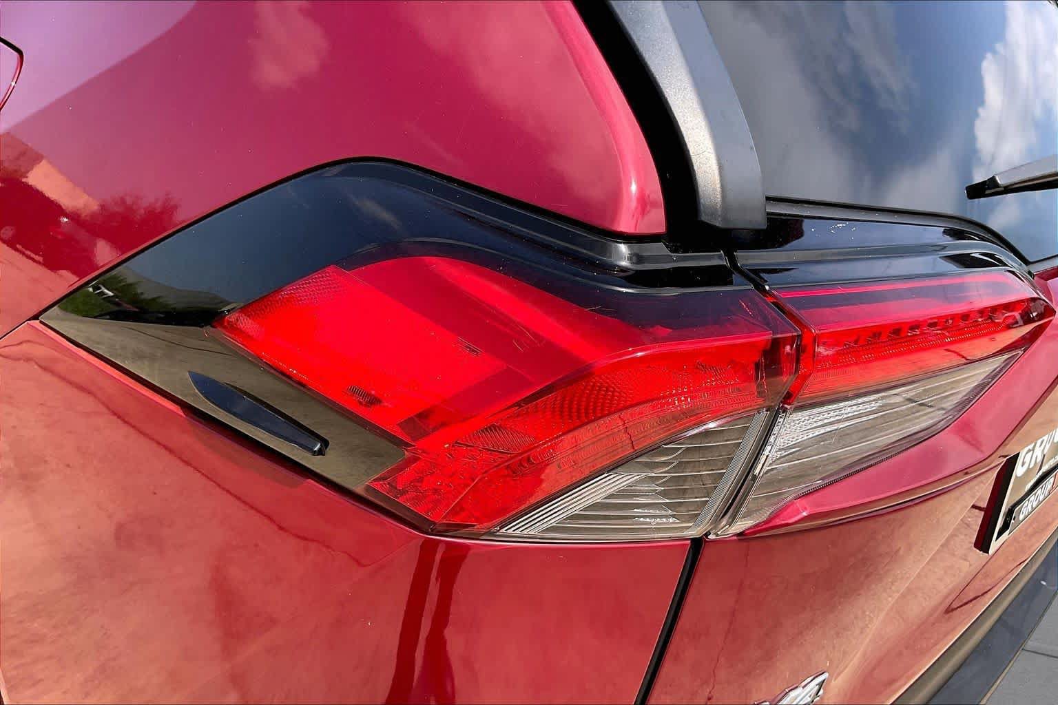 Used 2021 Toyota RAV4 XLE w/ Convenience Package FWD image 25