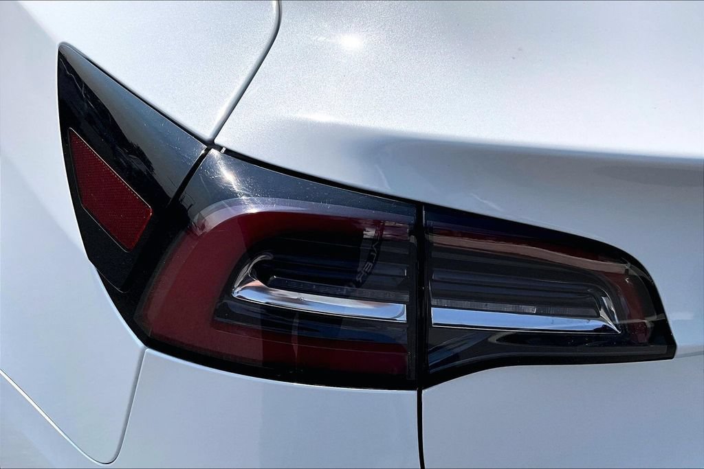 Used 2018 Tesla Model 3 Long Range RWD image 29