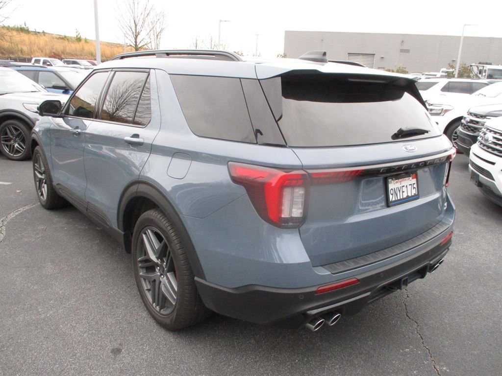 Used 2025 Ford Explorer ST image 3